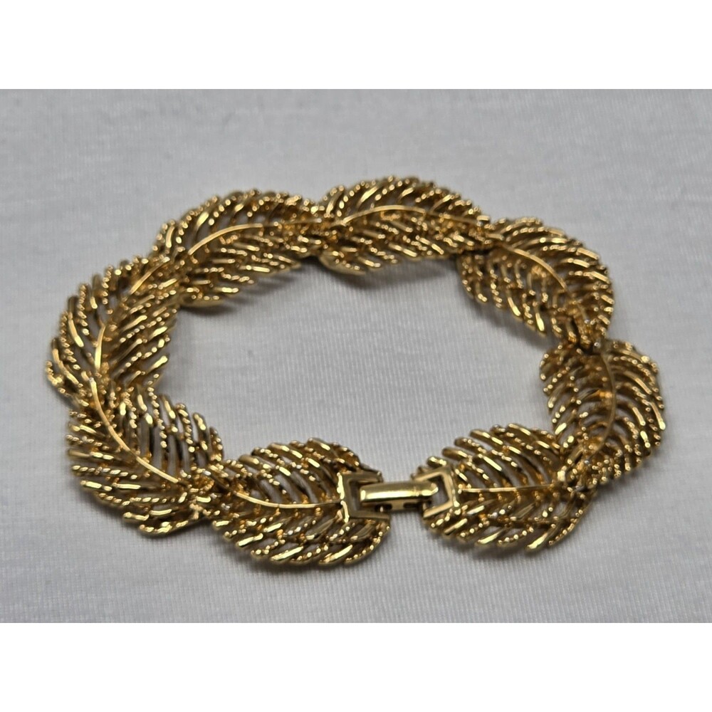 Napier Vintage Gold Tone Leaf Link Bracelet 7"